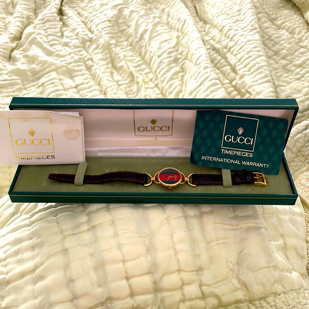 GUCCI 1994 watch worn 1 time in perfect condition with box, serial number